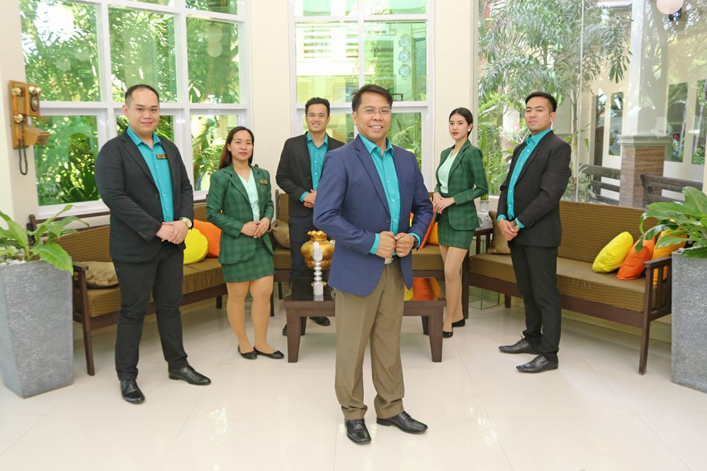 staff (6)