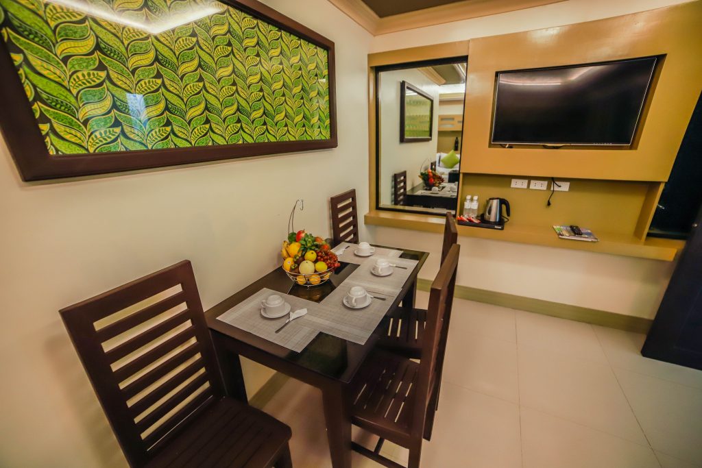 DINING AREA DELUXE ROOM PIC 2