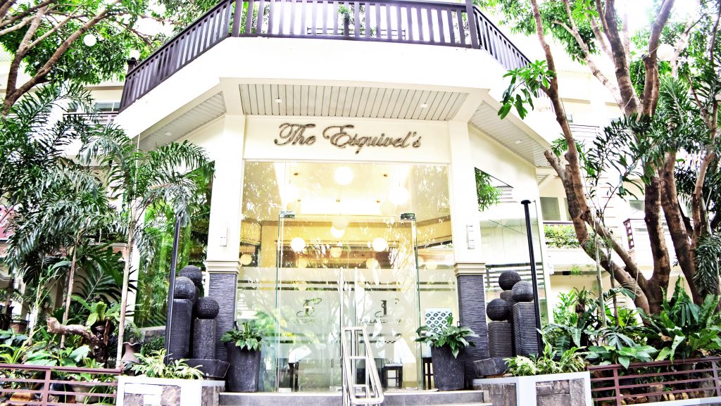 villa esmeralda lobby