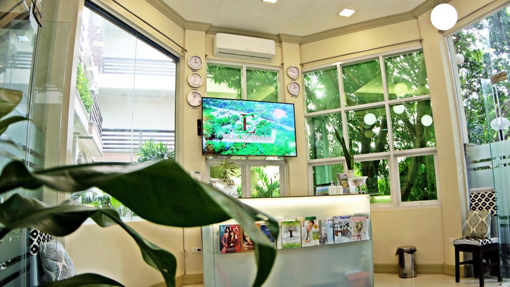 villa esmeralda lobby