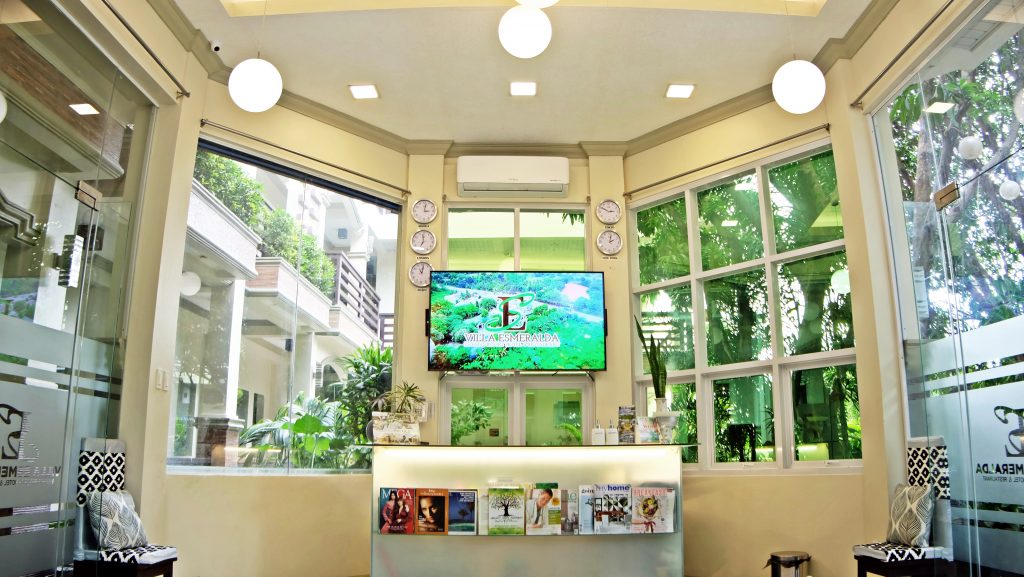 villa esmeralda lobby