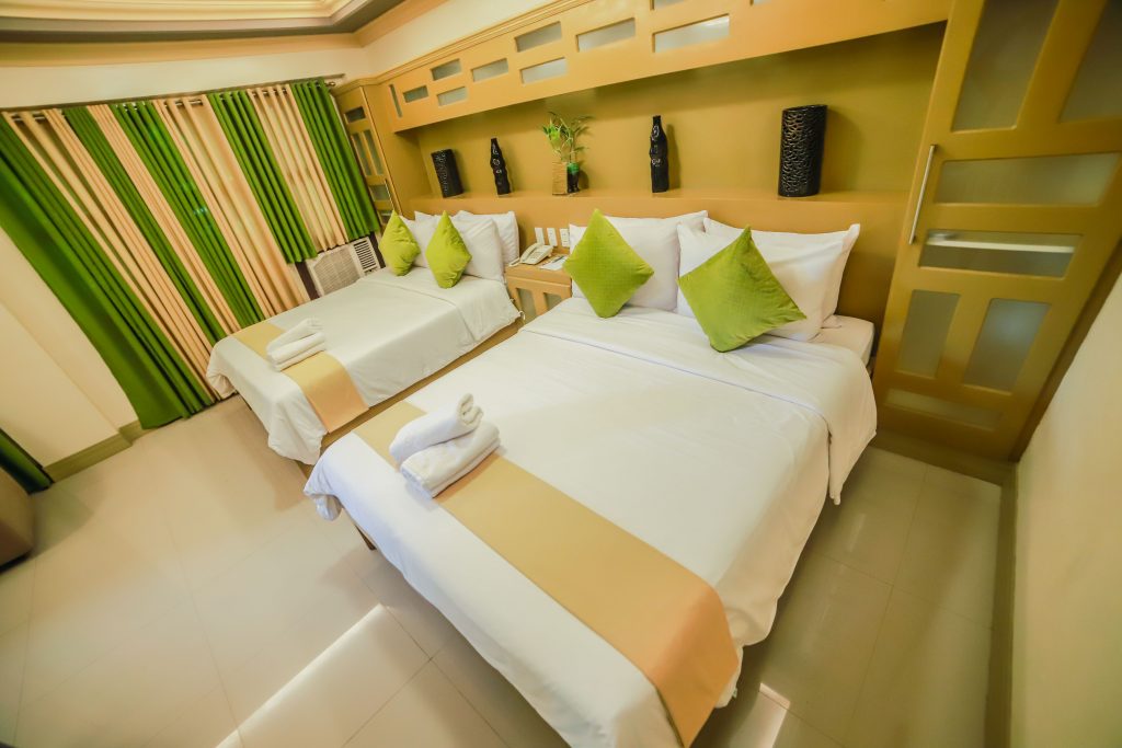 FAMILY DELUXE ROOM W JACUZZI PIC 1
